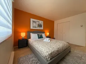 Comfy 2BR Pierrefonds Apt with included parking - Image 2