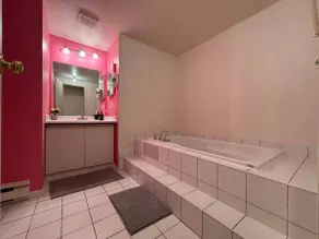 Comfy 2BR Pierrefonds Apt with included parking - Image 5