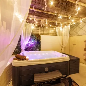 The Manor • Charming Suite & Spa - Image 4