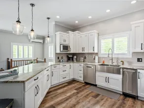 Marywood Cottage: Luxury Lake Living, Pedal boat - Image 4