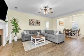 Beautiful Spacious Home near Deer Creek Eastchase - Image 2