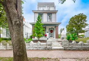 3 Story in Nulu w/ Patio+HotTub - Image 3