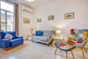 Spacious 3 Bedroom Stay in Historic Valletta - Image 5