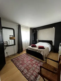 Stylish 100 m² w/ Rooftop, Gateway to Paris - Image 3
