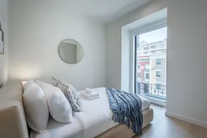 Downtown Core - Ultra Modern 1 Bedroom Apartment - Image 2