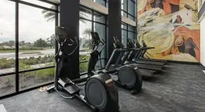 Lux King Bed Southside Pool Gym Near Mayo Beach - Image 5
