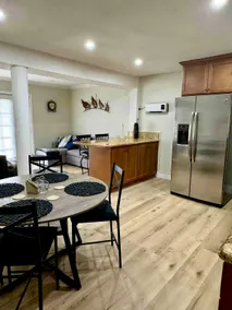 Hidden Elmwood- 3 bedroom - 1 queen bed / 2 full - Image 3
