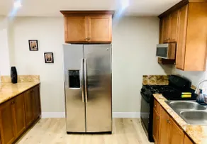 Hidden Elmwood- 3 bedroom - 1 queen bed / 2 full - Image 4