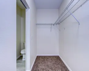 Quiet, Cozy Retreat with private backyard - Image 2