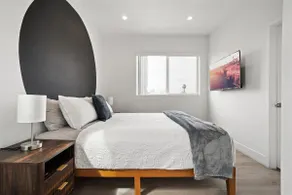 Lovely 4BR/4.5BTH LA Home near DTLA, USC, Crypto - Image 3