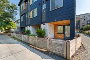 Bright 2BR Townhome | Easy Access to Downtown & UW - Image 4