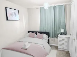 Spacious 3BR near Etihad and Coop Live Free Parking - Image 3