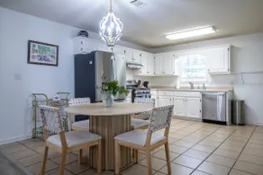The Pappy, 2BR House by Velvet Ditch Villas - Image 2