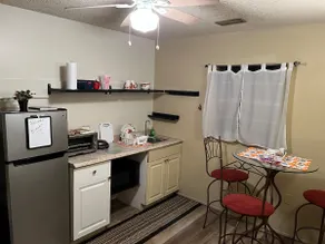Orlando Small Budget Minded Clean Private Eff. Apt - Image 2