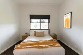 Spacious Kerang Retreat - Stylish & Cosy - Image 4