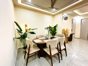 Luxe 2BHK | AC-Cafes-Ntflix-Kitchen-Balc | Nr Airport - Image 3
