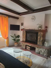 Fully renovated Auvergne house - Image 5