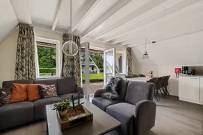 Comfortable and luxurious 6p holiday home on fishing pond! - Image 4