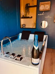 L'instant Suspendu-Studio Jacuzzi Terrace Beaches - Image 4