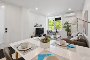 King 1BR w/parking near Rideau Canal skateway - Image 3