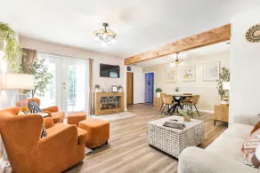 Charming Farmhouse Getaway 8 Beds - Image 4