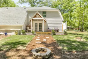 Charming Farmhouse Getaway 8 Beds - Image 3