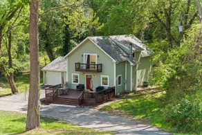 Charming Stay Near Tysons | Spacious & Private - Image 5