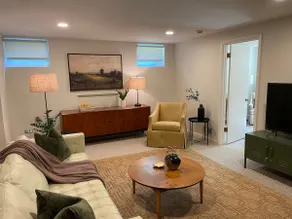 Serene 2BR Oasis with Kitchen and Pond Views - Image 2