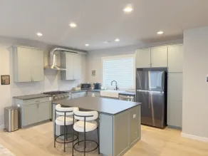 2BR 2.5 Downtown Oasis Full Kitchen | Pet Friendly - Image 2