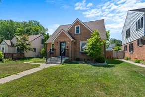 Family Cottage, Walk to the lake (pet friendly) EV - Image 2