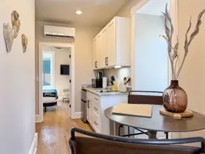Globe Mallow Suite- Prime Location- Railyard Arts - Image 5