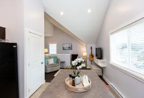 Cozy Sunrise 1BR Suite - Image 3