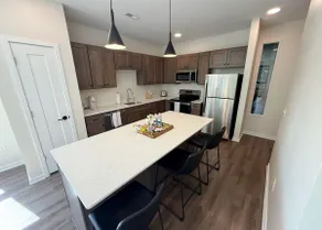 #303 Spacious Boutique Apt | Near Blackstone, UNMC - Image 3