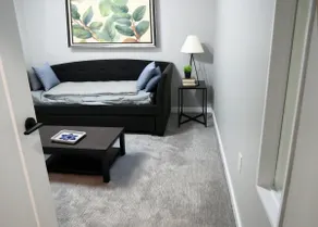 #303 Spacious Boutique Apt | Near Blackstone, UNMC - Image 5
