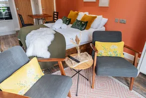 Love Nest Lodge 1BR with Hot Tub and Outdoor Cinema - Image 5