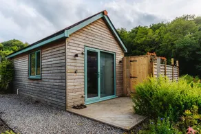 Love Nest Lodge 1BR with Hot Tub and Outdoor Cinema - Image 4