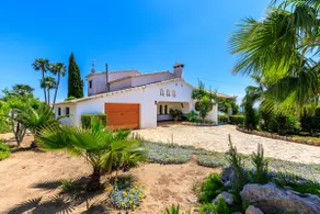 Luxury Beach Villa w/Pool, AC, EV & Pet Friendly - Image 3