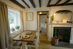 Pear Tree Cottage in the Cotswolds - Image 3
