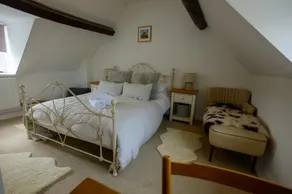 Pear Tree Cottage in the Cotswolds - Image 4