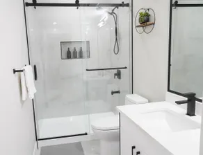 Luxury 2 Bed Suite: Close to Airport, DT & Rockies - Image 3