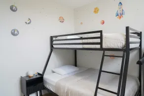 Luxury 2 Bed Suite: Close to Airport, DT & Rockies - Image 2