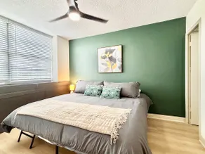 *FREE parking Central Location + POOL, GYM, SAUNA* - Image 2