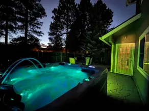 Elegant Urban Jewel with Zen Backyard and HOT TUB - Image 2