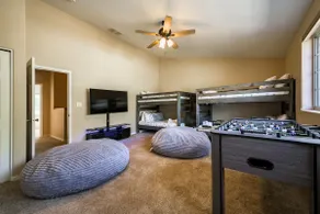 Elegant Urban Jewel with Zen Backyard and HOT TUB - Image 4