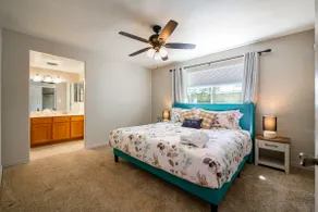 Elegant Urban Jewel with Zen Backyard and HOT TUB - Image 3