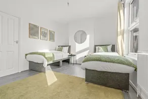 The Major Oak House II Spacious for Family and Teams - Image 3