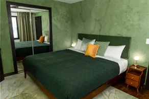 Designer 2BR • King Bed • Walk to Main Street - Image 2