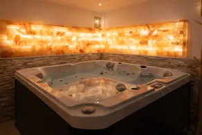 L'Andalouse | Spa | Jacuzzi | Steam Room | Sauna - Image 2
