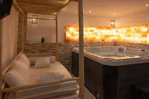 L'Andalouse | Spa | Jacuzzi | Steam Room | Sauna - Image 3