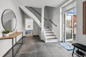 Luxurious townhouse with 2 parking spaces - Image 3